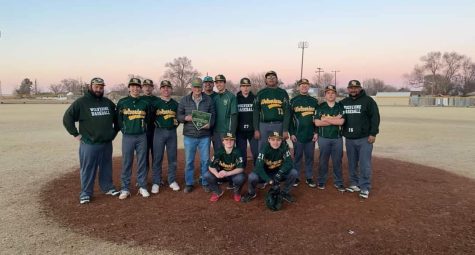 SE Wolverine Baseball Team with Shorty Barlow at the Shorty Barlow Classic Baseball Tournament.