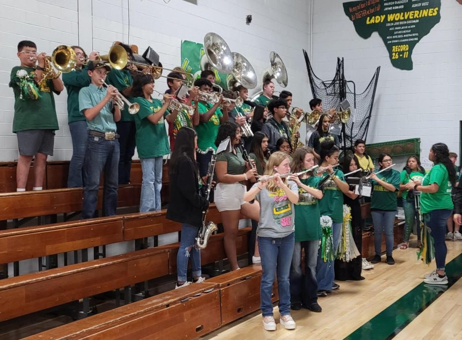 The SE Band performing at the homecoming pep rally.