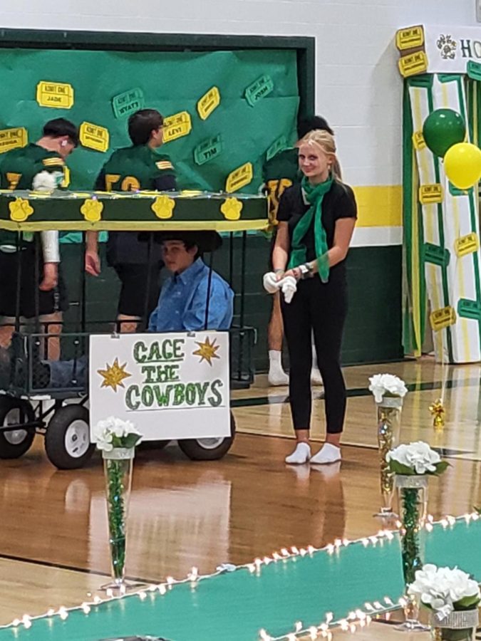 Mime Braileigh Goe and cowboy Cooper Clayton acting as living decor at the homecoming pep rally.