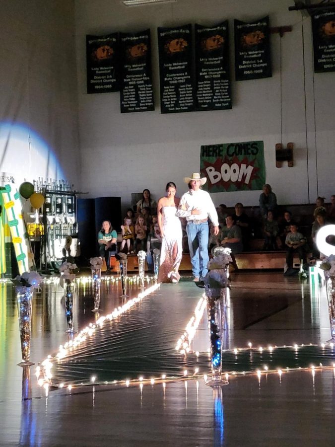 Seniors Annabelle Anchondo and Dereck Rosalez walking together during the homecoming pep rally.