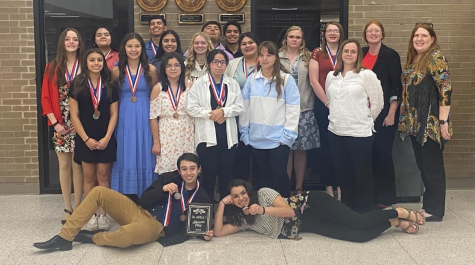 SEs one act troupe and directors after the awards ceremony at the area contest. 